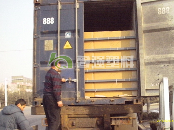 6 左車門關閉，卸完貨之前嚴禁打開